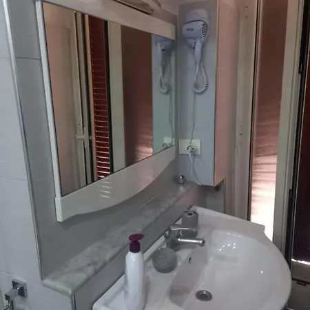 Piano Terra Bed and Breakfast Νάπολη